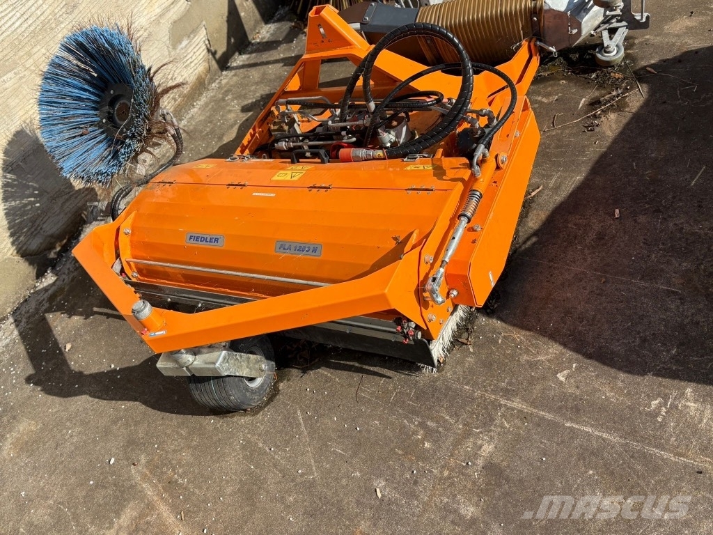 Schmidt Swingo 200 + 도로 청소차