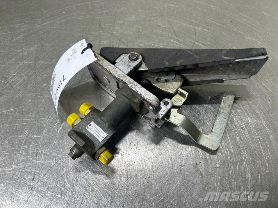 Zeppelin ZM15-LT05MKA-10/0401/02M13-Brems pedal/Brake pedal Cabines e interior máquinas construção