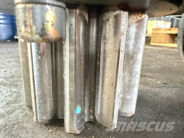 Liebherr SAT300/213 swing gears used Трансмиссии и КПП