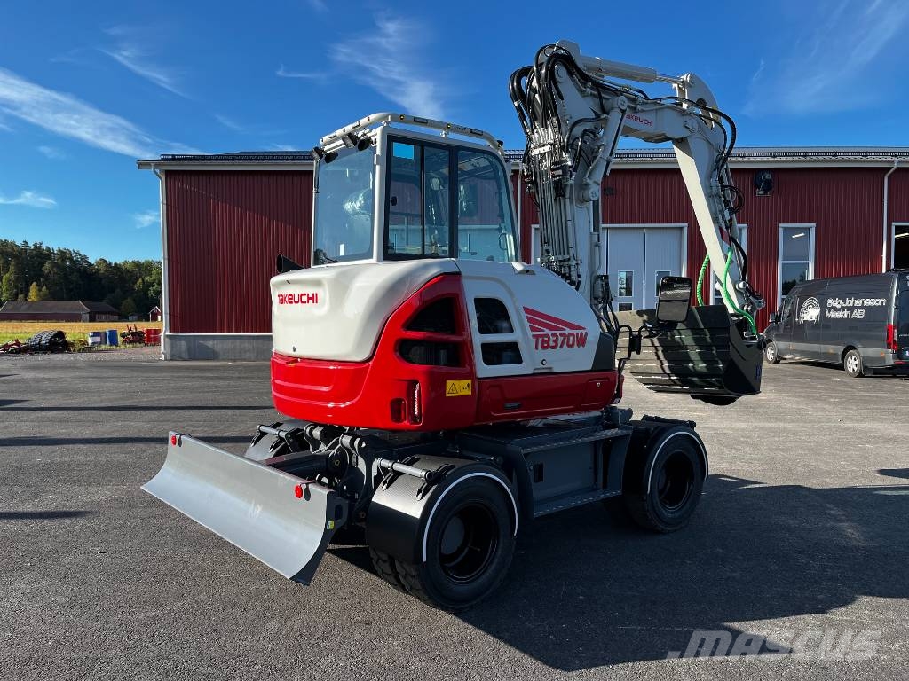 Takeuchi TB 370 W حفارات بعجل