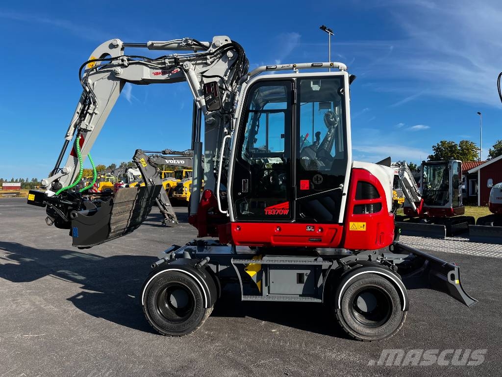 Takeuchi TB 370 W حفارات بعجل