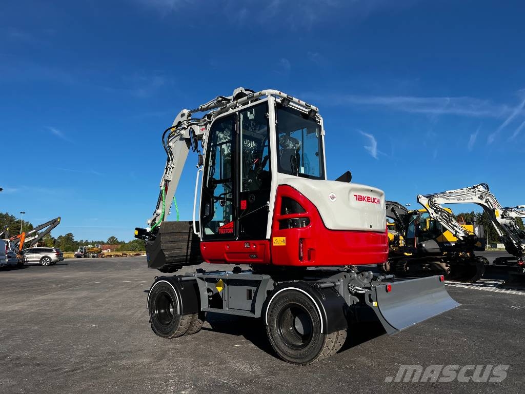 Takeuchi TB 370 W حفارات بعجل