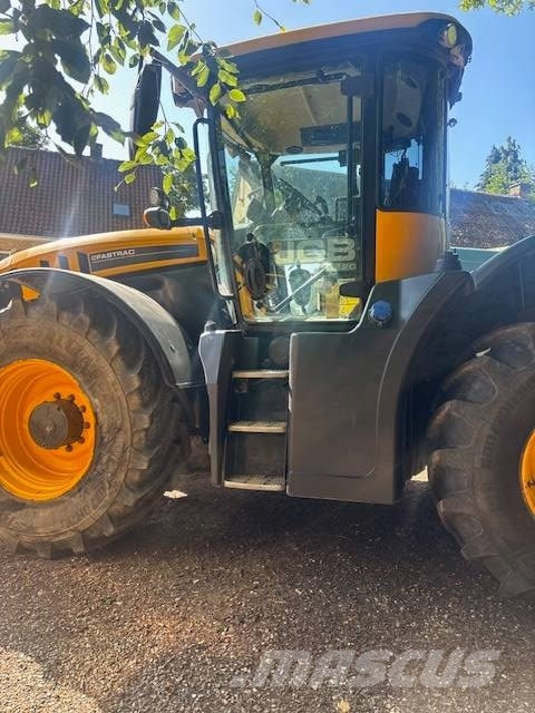 JCB Fastrac 4220 Traktory