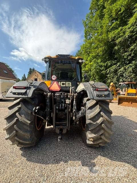 JCB Fastrac 4220 Traktory