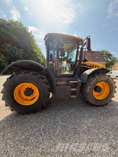 JCB Fastrac 4220 Traktory