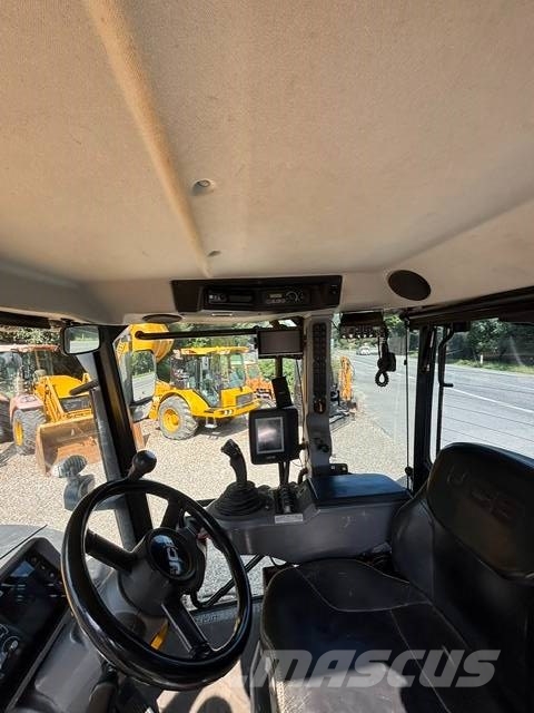 JCB Fastrac 4220 Traktory