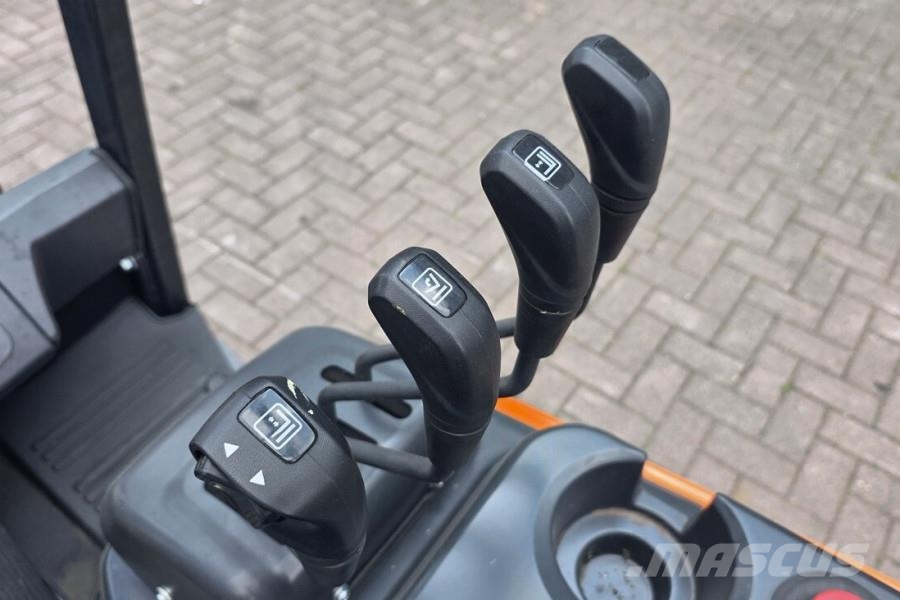 Doosan B30X-7 Plus Electric, 3 Tons Capacity, Lift Height شاحنات الديزل