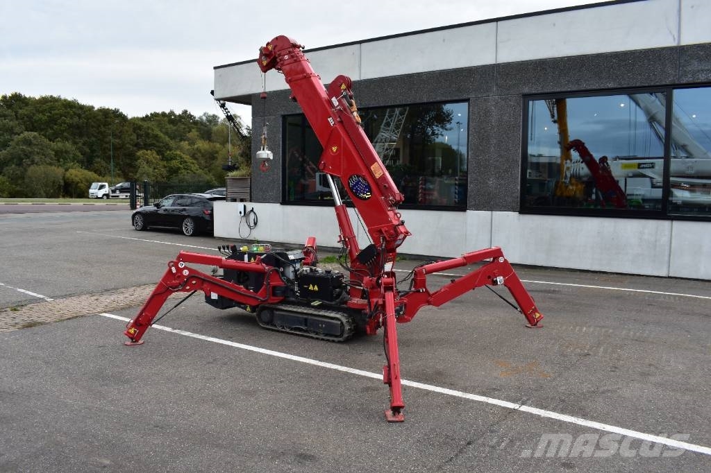 Unic URW 295 小型起重機