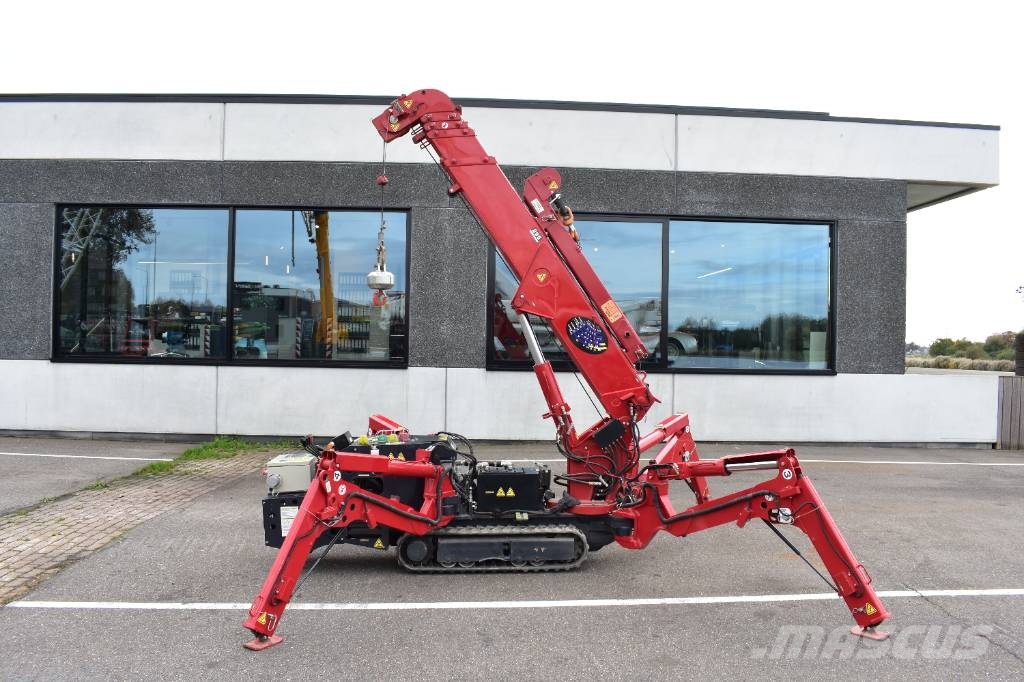 Unic URW 295 小型起重機