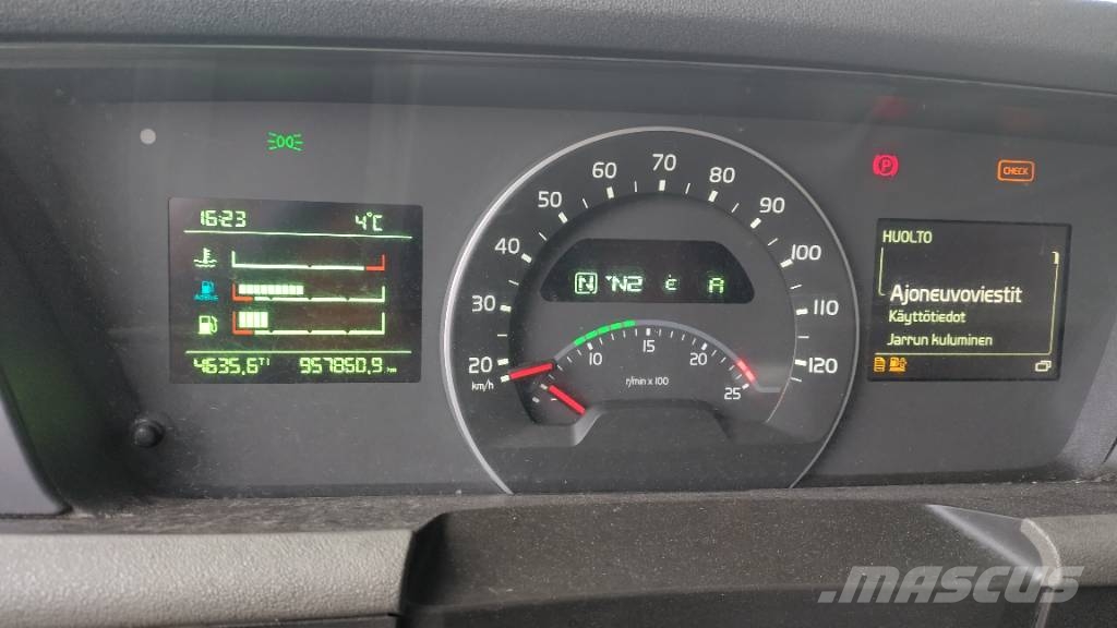 Volvo FH13 4x2 megaveturi,Euro6 Vetopöytäautot