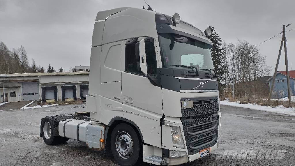 Volvo FH13 4x2 megaveturi,Euro6 Vetopöytäautot