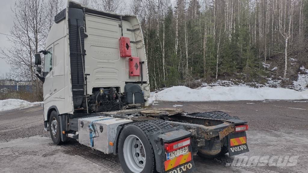 Volvo FH13 4x2 megaveturi,Euro6 Vetopöytäautot