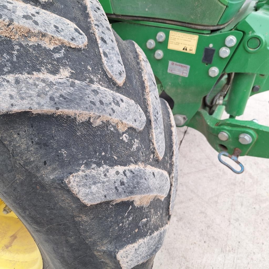 John Deere 6155R Traktori
