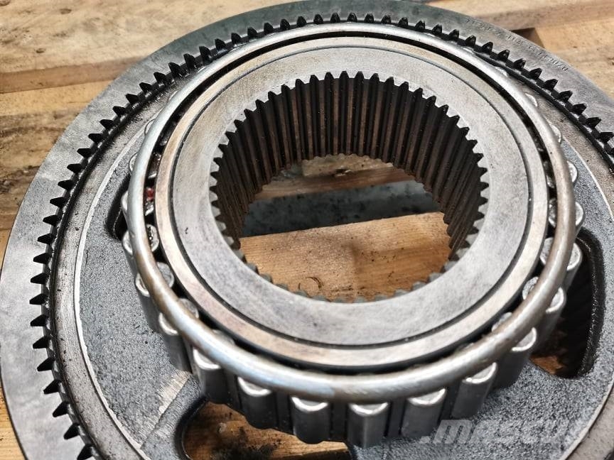Case IH MX ..... Magnum 2002r. reducer Dana} Коробка передач