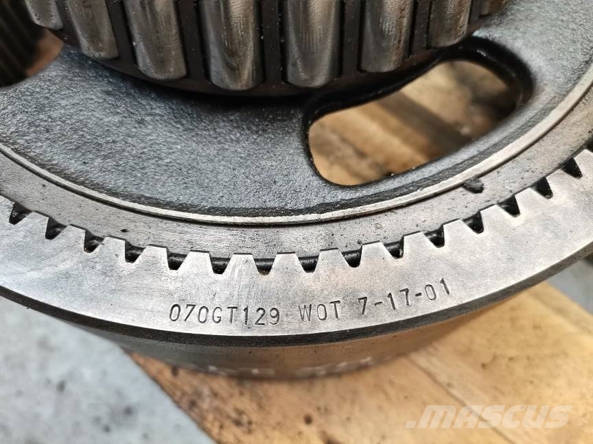 Case IH MX ..... Magnum 2002r. reducer Dana} Коробка передач