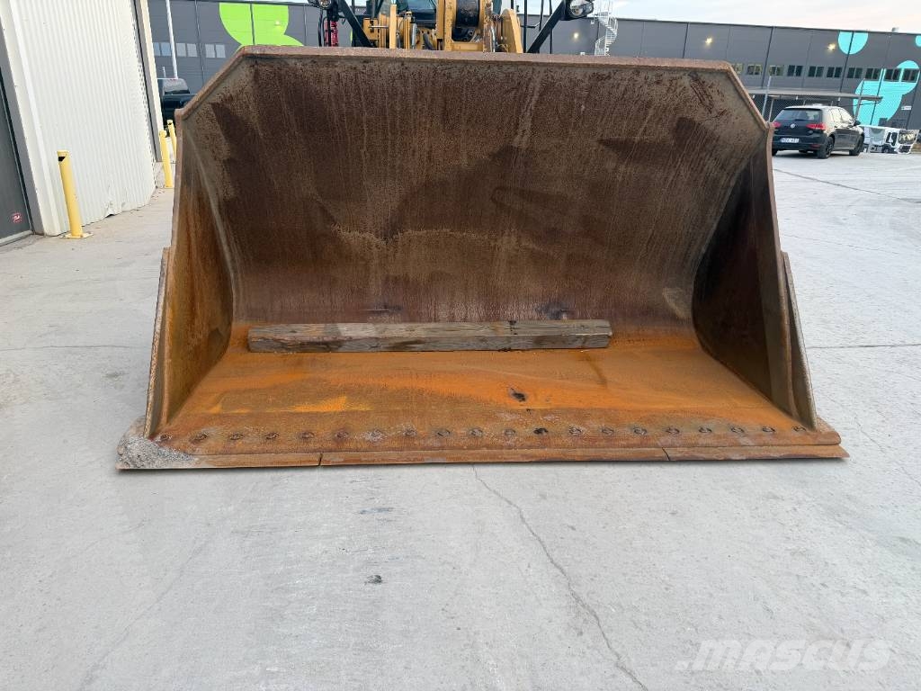CAT 962 M Iekrāvēji uz riteņiem