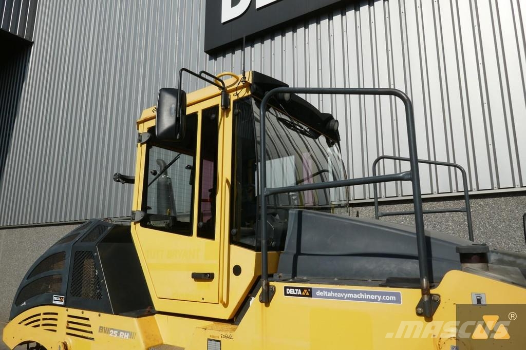 Bomag BW25RH مداحل ذات إطارات هوائية