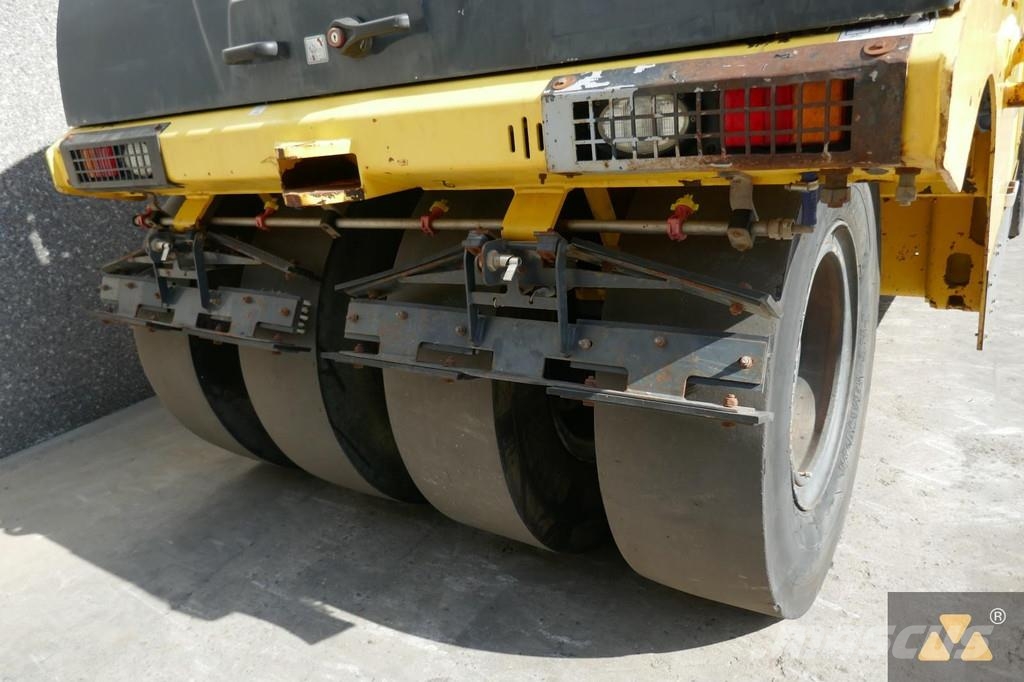 Bomag BW25RH مداحل ذات إطارات هوائية