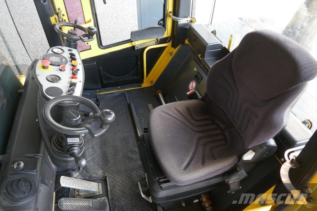 Bomag BW25RH مداحل ذات إطارات هوائية