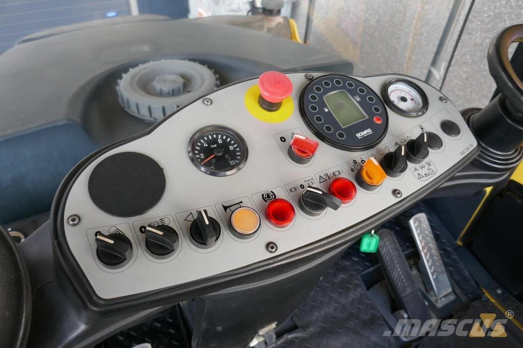 Bomag BW25RH مداحل ذات إطارات هوائية