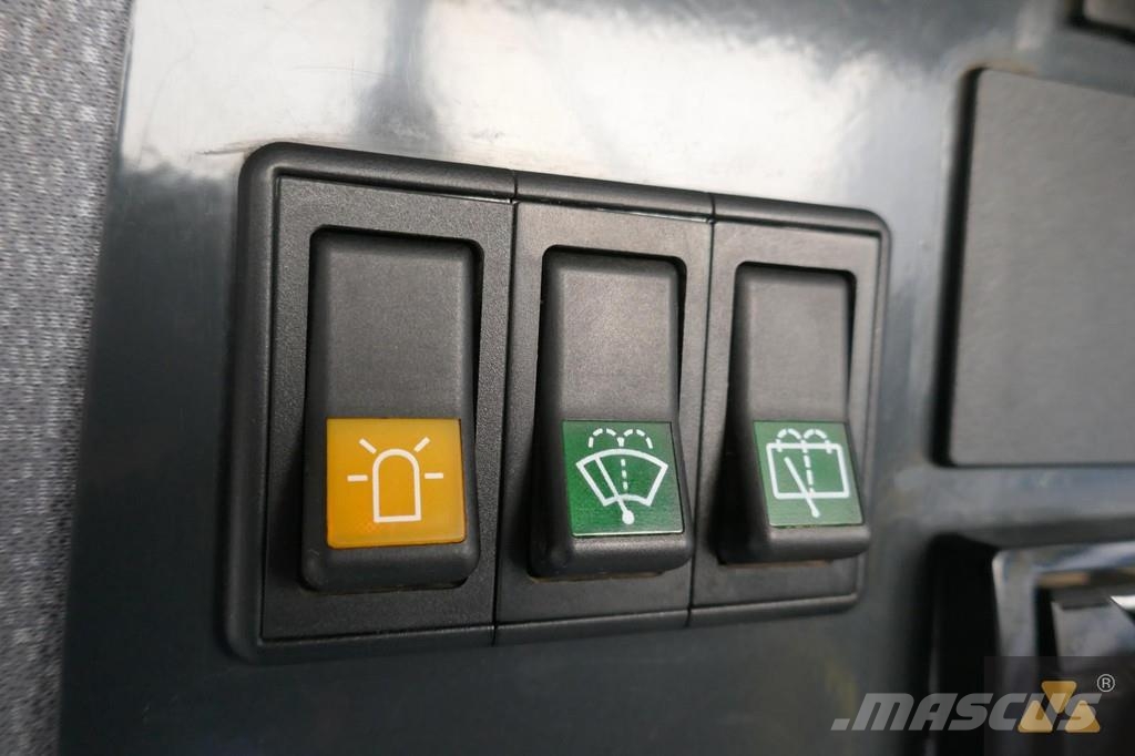 Bomag BW25RH مداحل ذات إطارات هوائية