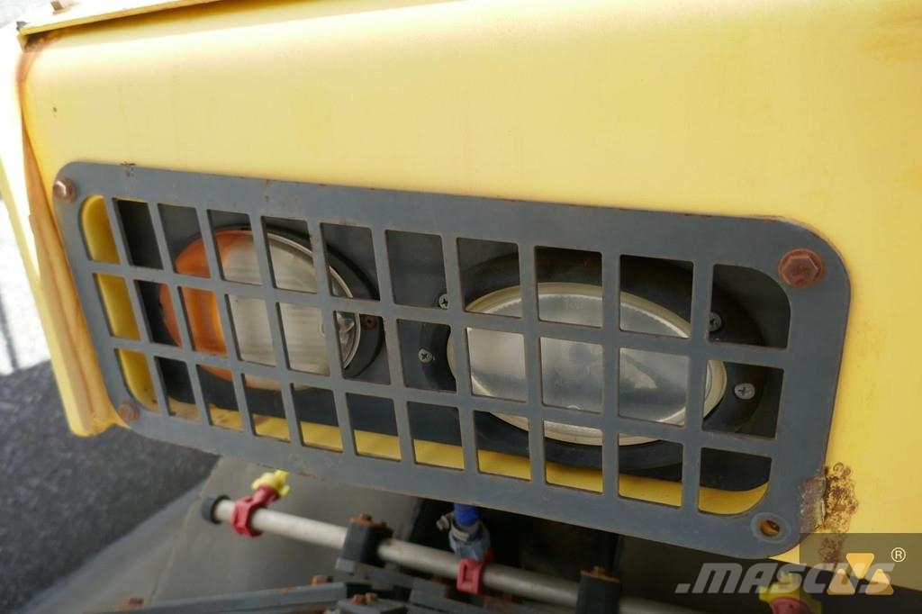Bomag BW25RH مداحل ذات إطارات هوائية