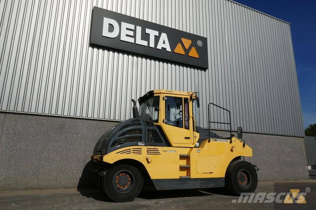 Bomag BW25RH مداحل ذات إطارات هوائية