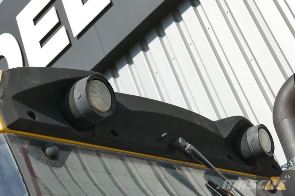 Bomag BW25RH مداحل ذات إطارات هوائية