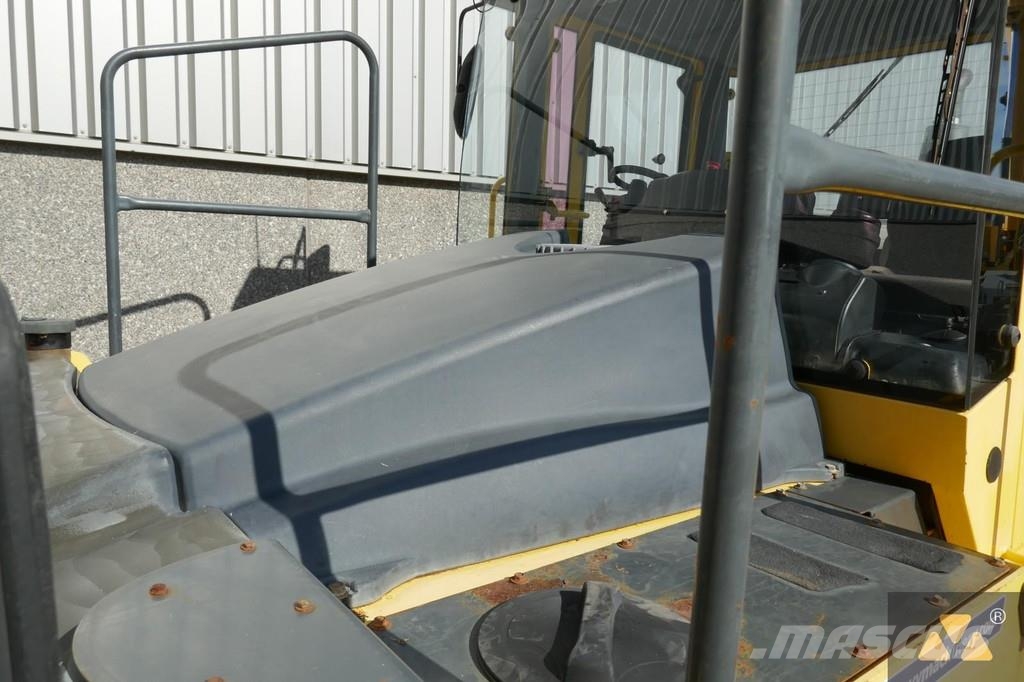 Bomag BW25RH Пневматични гумени ролки