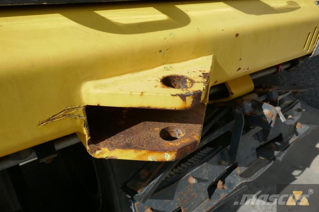 Bomag BW25RH مداحل ذات إطارات هوائية