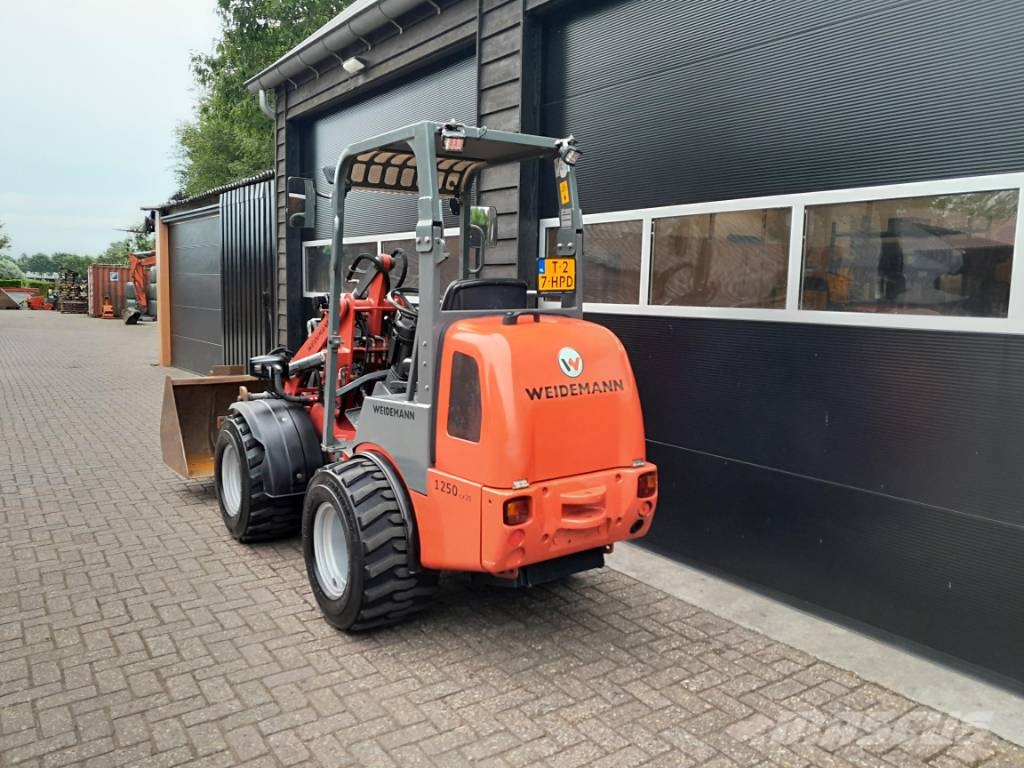 Weidemann 1250 cc 35 minishovel NL-kenteken Brede banden Mini chargeuse