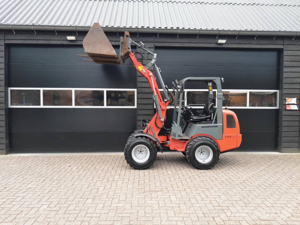Weidemann 1250 cc 35 minishovel NL-kenteken Brede banden Mini chargeuse