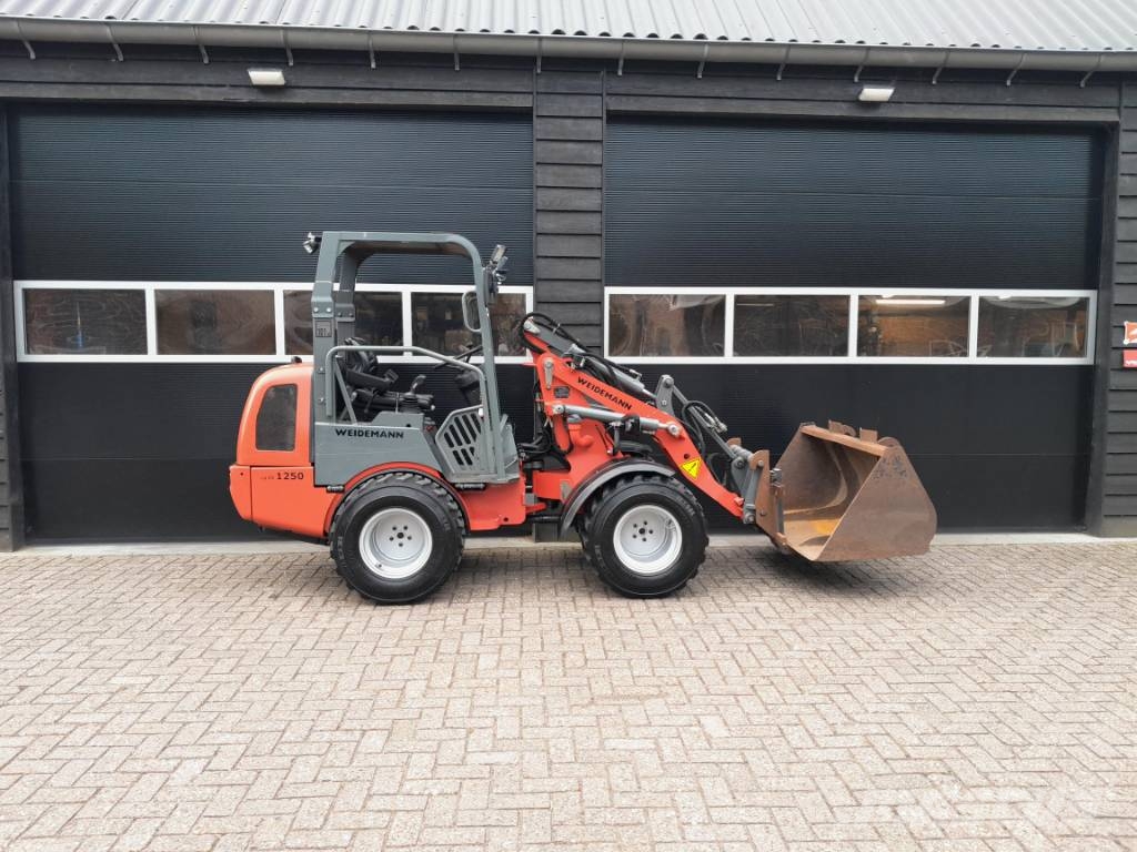Weidemann 1250 cc 35 minishovel NL-kenteken Brede banden Mini chargeuse
