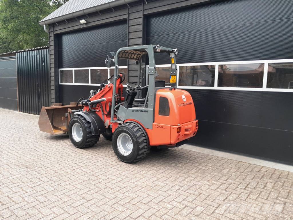 Weidemann 1250 cc 35 minishovel NL-kenteken Brede banden Mini chargeuse