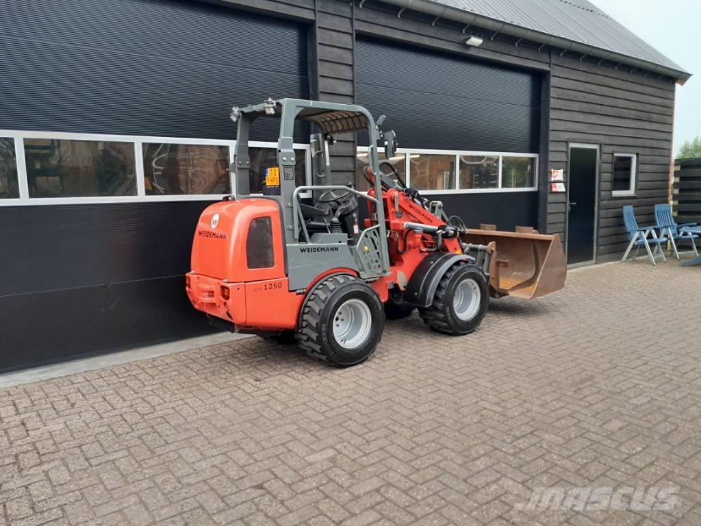 Weidemann 1250 cc 35 minishovel NL-kenteken Brede banden Mini chargeuse