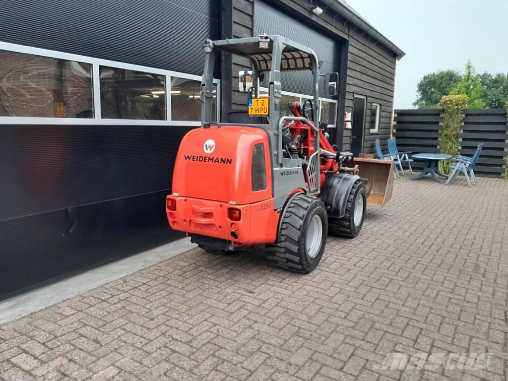 Weidemann 1250 cc 35 minishovel NL-kenteken Brede banden Mini chargeuse