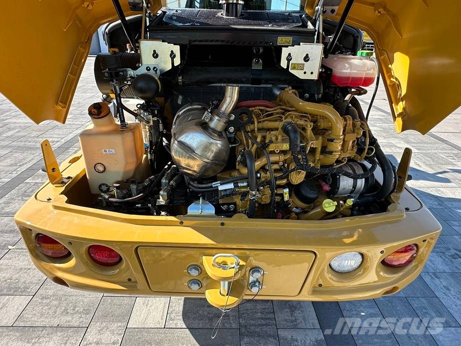 CAT 906 Kolesové nakladače