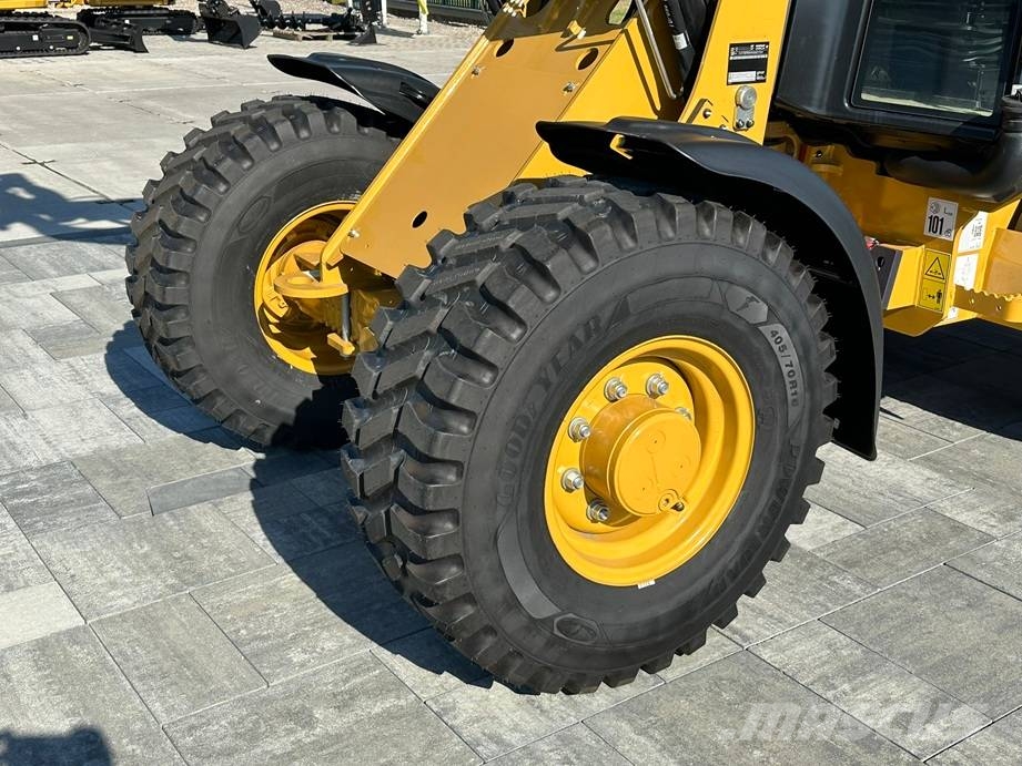CAT 906 Kolesové nakladače