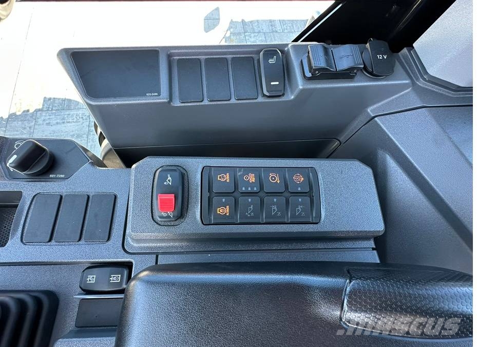 CAT 906 Kolesové nakladače