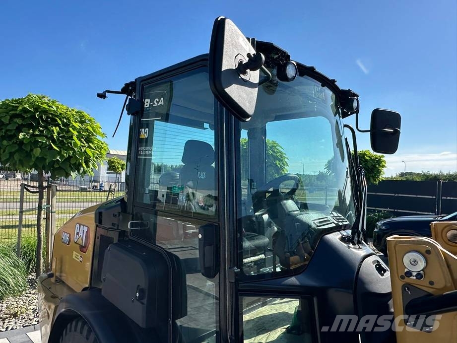 CAT 906 Kolesové nakladače