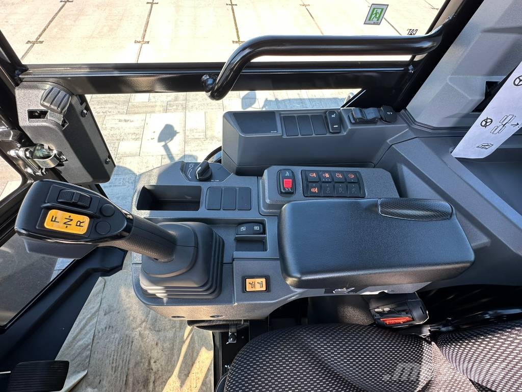 CAT 906 Kolesové nakladače