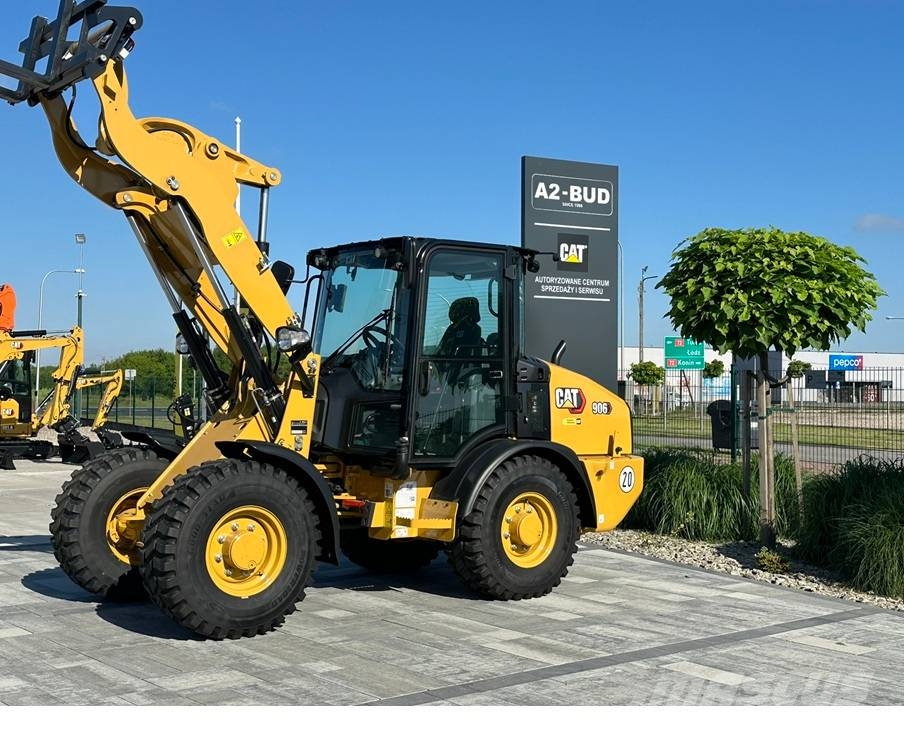 CAT 906 Kolesové nakladače