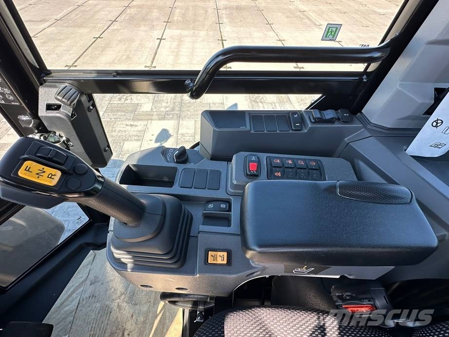 CAT 906 Kolesové nakladače