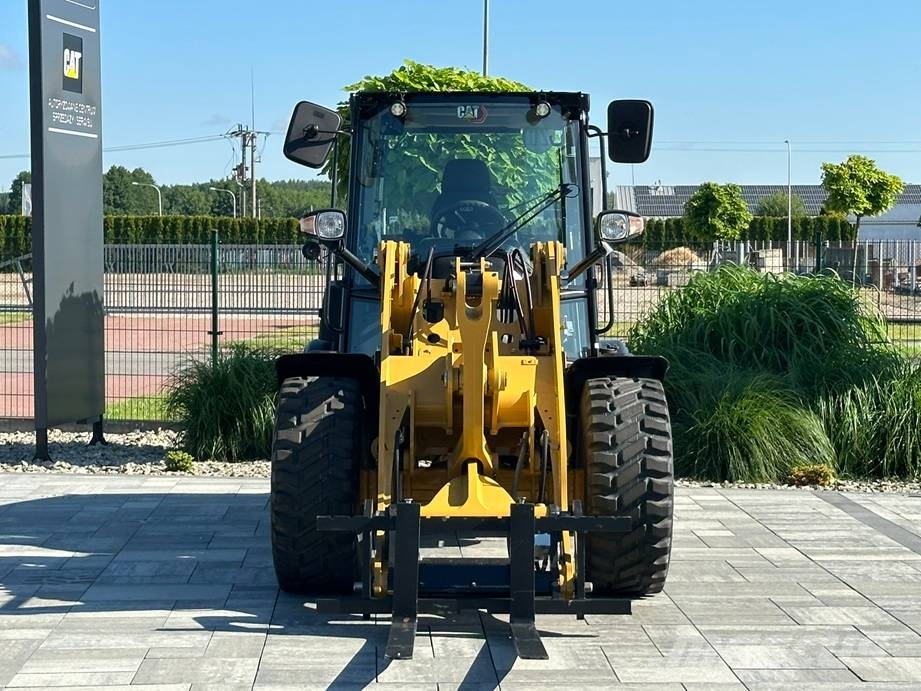 CAT 906 Kolesové nakladače