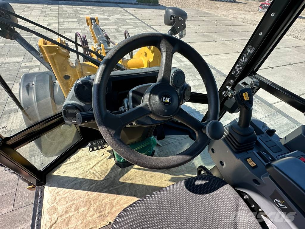 CAT 906 Kolesové nakladače