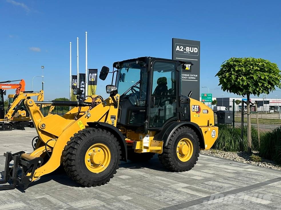 CAT 906 Kolesové nakladače