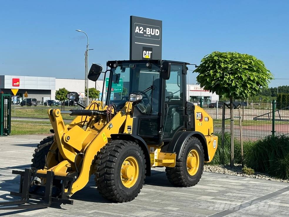 CAT 906 Kolesové nakladače