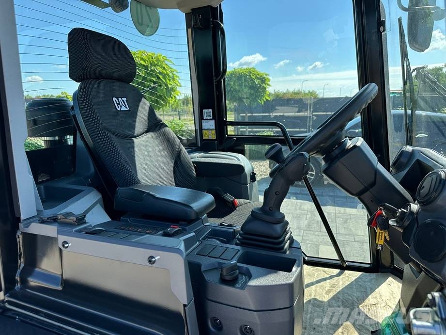 CAT 906 Kolesové nakladače
