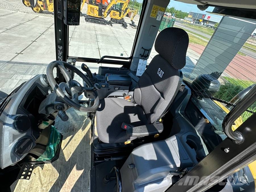 CAT 906 Kolesové nakladače