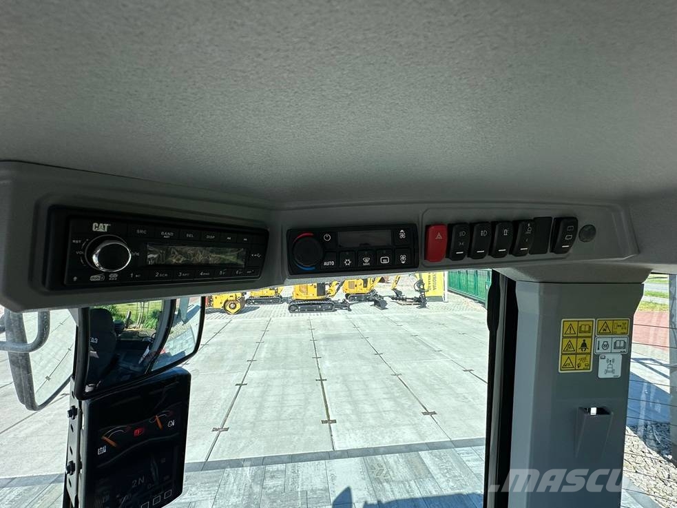 CAT 906 Kolesové nakladače